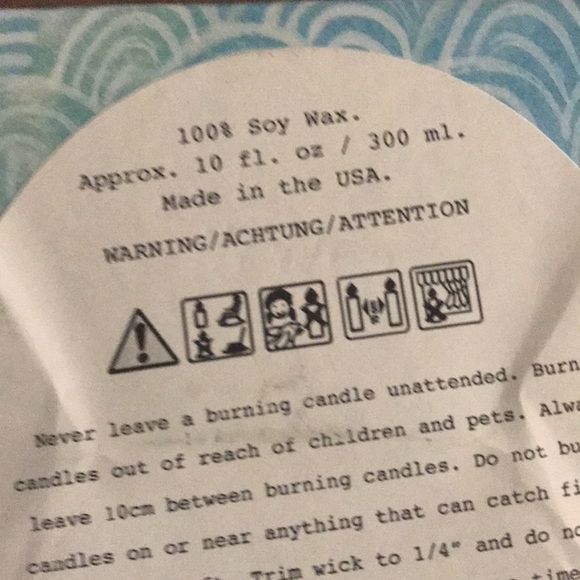 NWT hand in hand clean water collection coral soy wax candle by Anthropologie - Picture 9 of 9